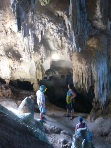 Khlong Pak Lao Inside cave of big-headed ghost